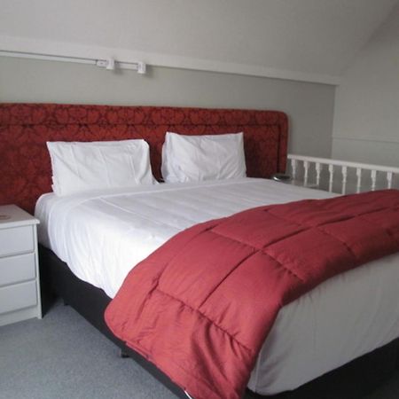 Phoenix Thermal Resort - Taupo Room photo