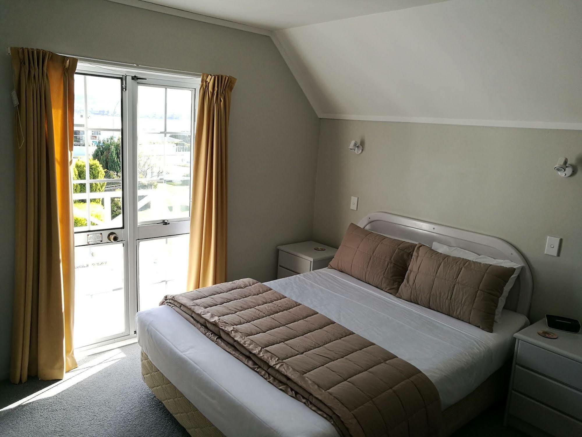 Phoenix Thermal Resort - Taupo Exterior photo