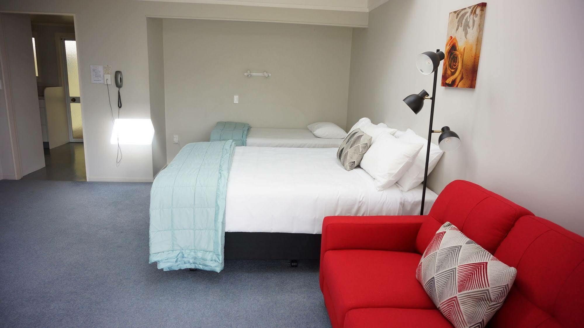 Phoenix Thermal Resort - Taupo Exterior photo